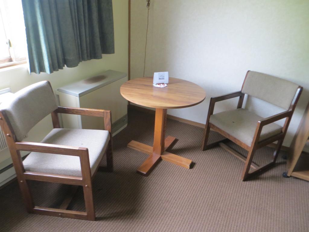 Amerivu Inn Prentice Екстер'єр фото