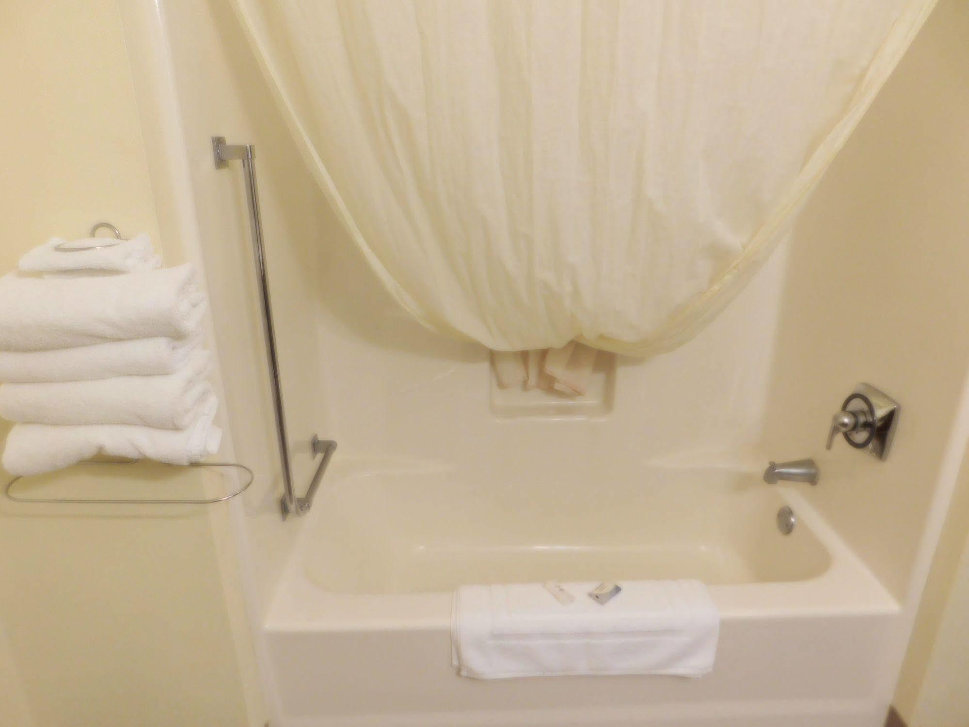 Amerivu Inn Prentice Екстер'єр фото